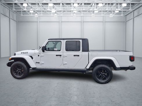 Certified 2022 Jeep Gladiator Willys image 2