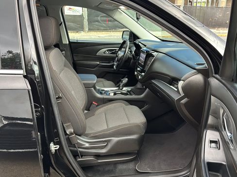 Used 2021 Chevrolet Traverse LT image 12