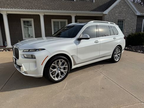 Used 2024 BMW X7 xDrive40i w/ Climate Comfort Package image 2