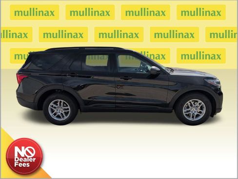 New 2026 Ford Explorer Active w/ Active Comfort Package image 2