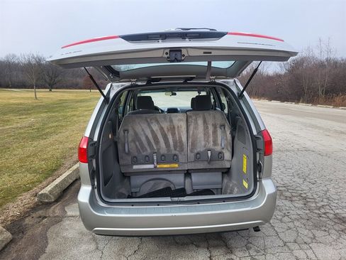 Used 2007 Toyota Sienna CE image 10