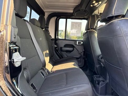 Used 2023 Jeep Gladiator Sport AWD/4WD image 7