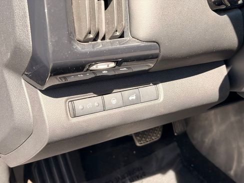 Certified 2025 Nissan Pathfinder SV FWD image 20