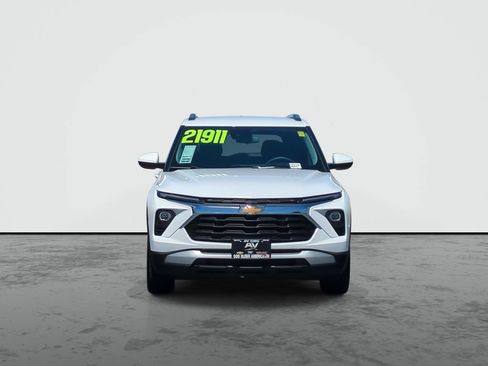 Used 2025 Chevrolet TrailBlazer LT FWD image 3