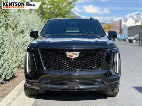 Used 2025 Cadillac Escalade ESV Sport AWD/4WD image 2