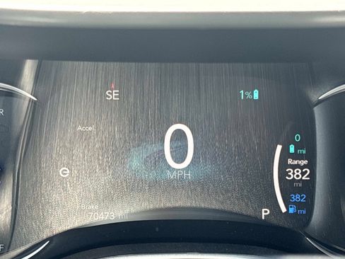 Used 2024 Chrysler Pacifica Select image 9