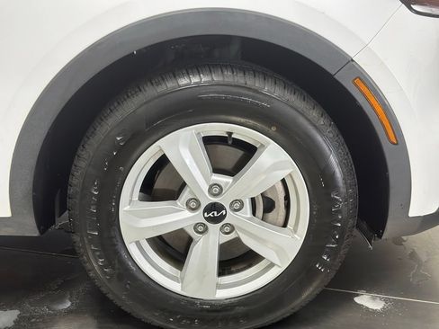 Used 2023 Kia Sorento LX FWD image 27