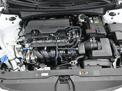 New 2026 Hyundai Elantra SE FWD image 32