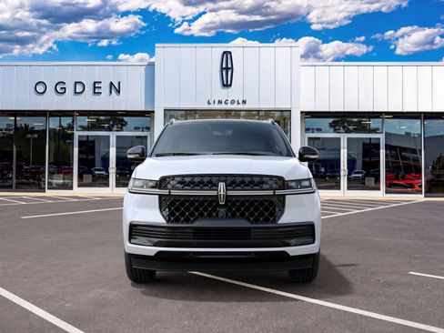 New 2027 Lincoln Navigator Black Label AWD/4WD image 3