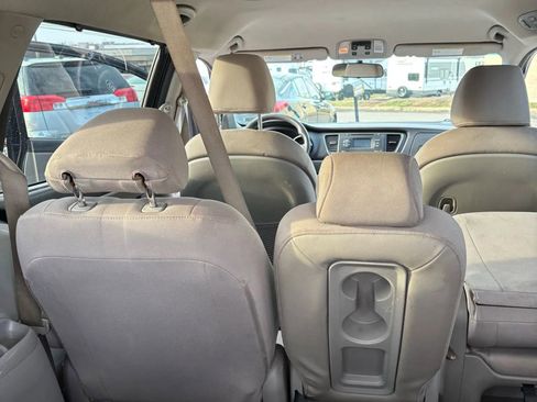 Used 2015 Kia Sedona LX w/ LX Convenience Package image 36