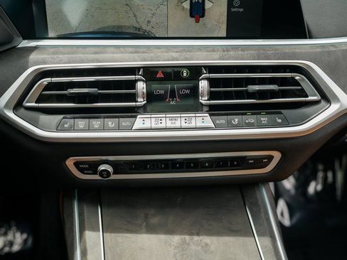 Used 2022 BMW X7 xDrive40i w/ Premium Package image 33