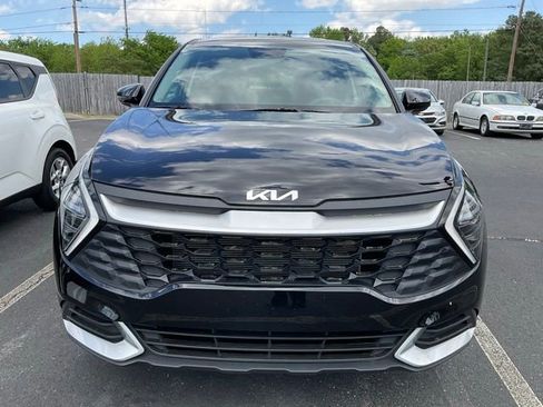 Used 2025 Kia Sportage LX AWD/4WD image 2