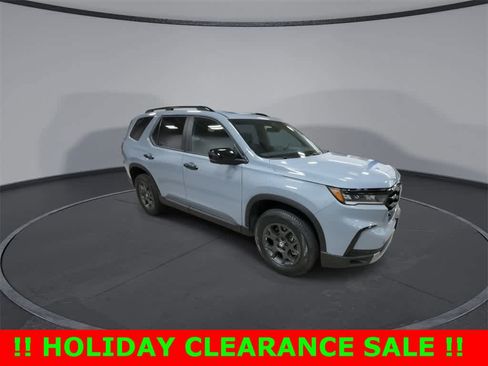 Used 2024 Honda Pilot TrailSport image 2