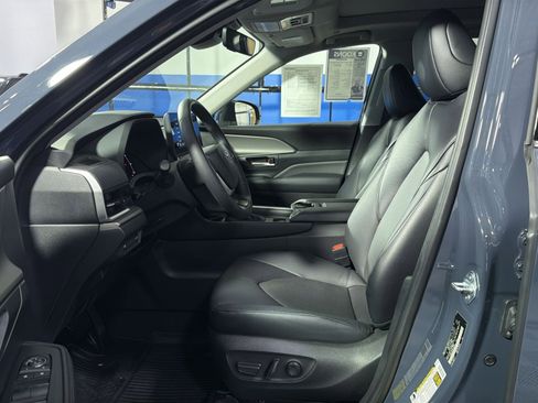 Used 2024 Toyota Grand Highlander AWD image 24