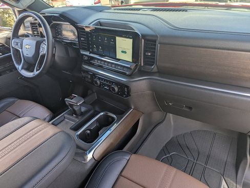 Used 2025 Chevrolet Silverado 1500 High Country image 13