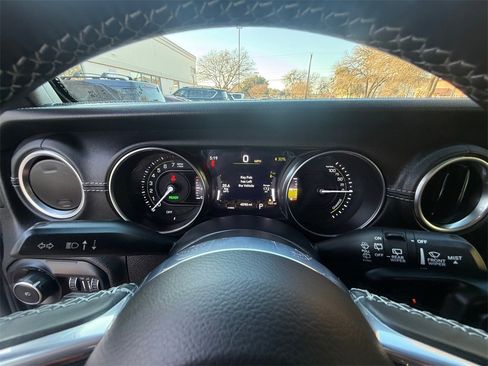 Used 2022 Jeep Wrangler Unlimited Sahara image 14