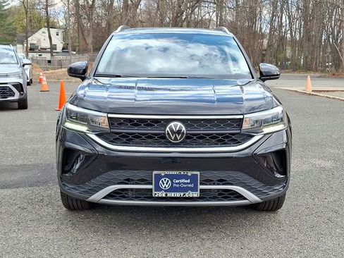 Certified 2024 Volkswagen Taos SE w/ Panoramic Sunroof Package image 3