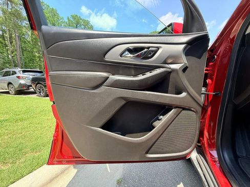 Used 2020 Chevrolet Traverse LT FWD image 20