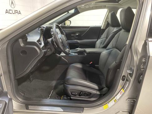 Used 2019 Lexus ES 350 image 2