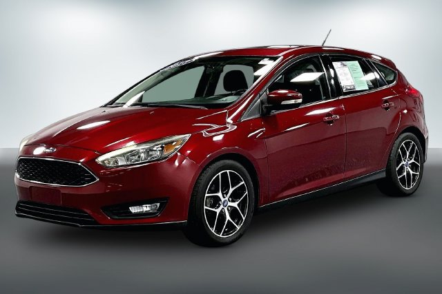 Used 2017 Ford Focus SEL w/ Cold Weather Package FWD image 3