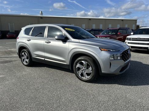 Certified 2022 Hyundai Santa Fe SE image 2