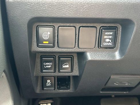 Used 2022 Nissan Frontier SV w/ SV Premium Package image 35