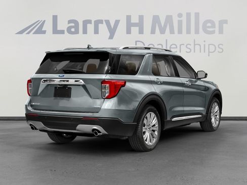 Used 2023 Ford Explorer Limited w/ Equipment Group 301A AWD/4WD image 2