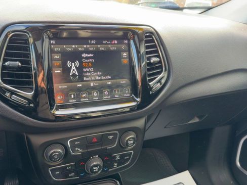 Used 2018 Jeep Compass Limited w/ Navigation Group image 17