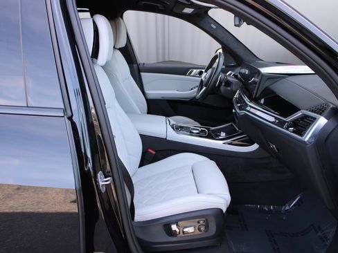 Used 2025 BMW X7 xDrive40i w/ M Sport Package AWD/4WD image 48