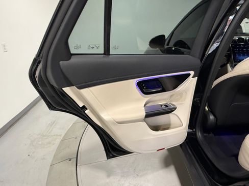 Used 2024 Mercedes-Benz GLC 300 4MATIC image 40