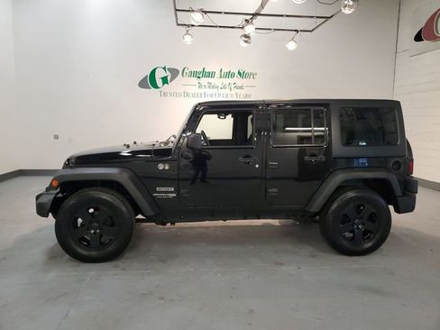 Used 2018 Jeep Wrangler Unlimited Sport S AWD/4WD image 3
