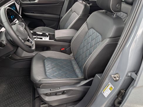 Used 2025 Volkswagen Atlas Cross Sport SEL Premium R-Line image 17