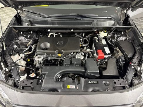 Used 2022 Toyota RAV4 XLE w/ Convenience Package image 10