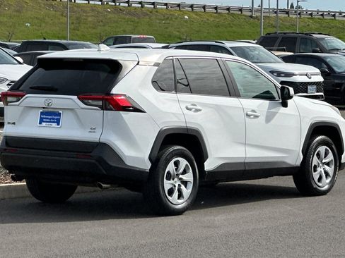 Used 2022 Toyota RAV4 LE image 3