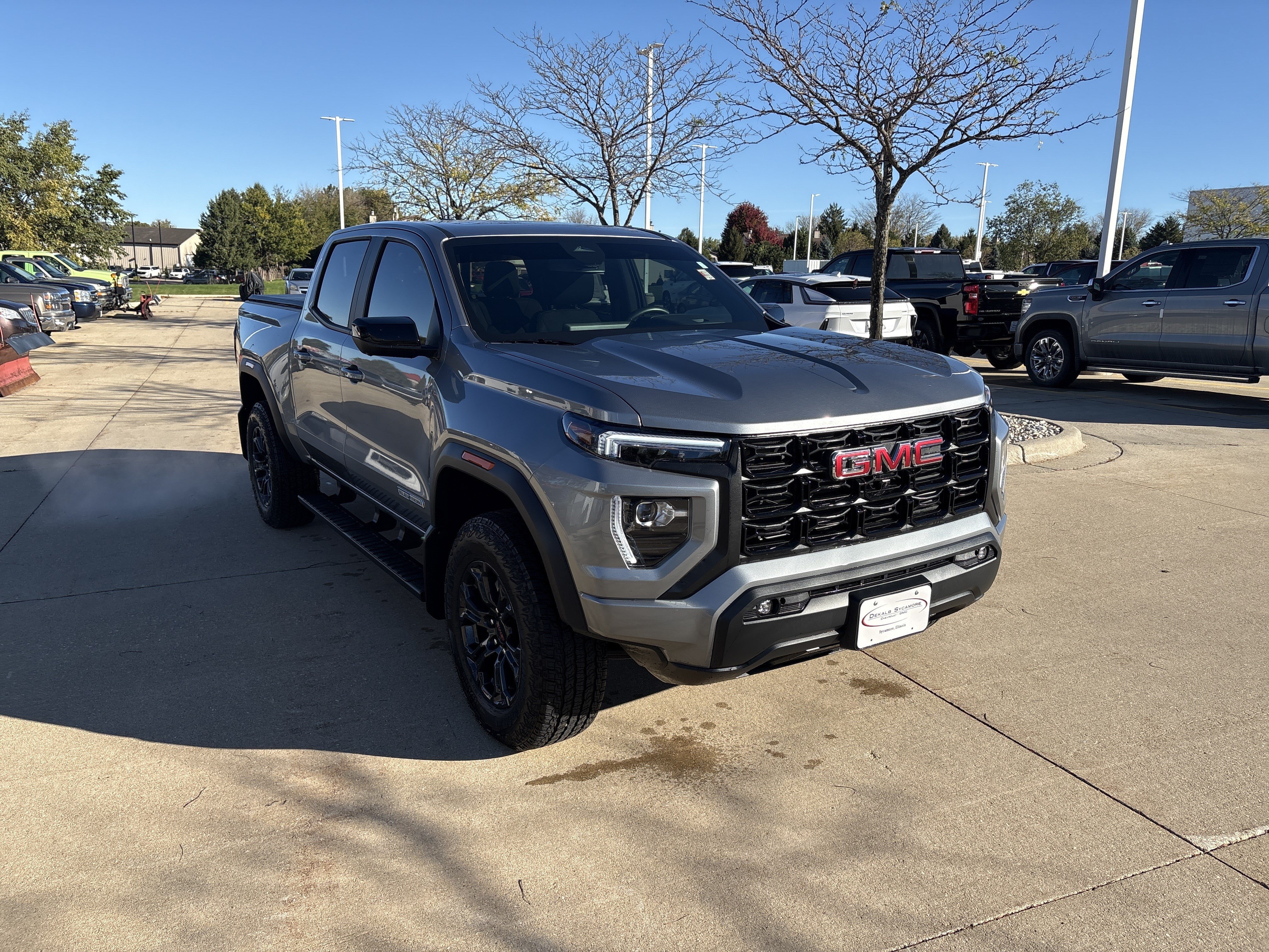Used 2025 GMC Canyon Elevation w/ Convenience Package AWD/4WD image 1