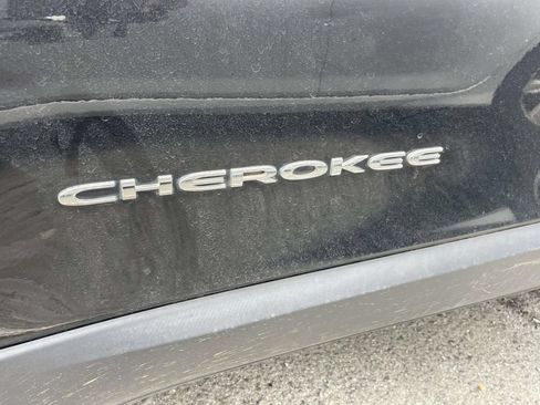 Used 2019 Jeep Cherokee Limited AWD/4WD image 4