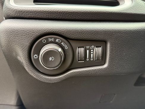 New 2026 Chrysler Pacifica Select AWD/4WD image 21