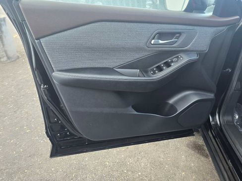 Used 2023 Nissan Rogue SV image 22