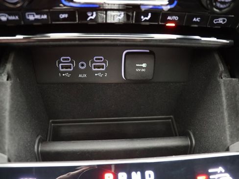 Used 2023 Jeep Grand Cherokee Overland image 28