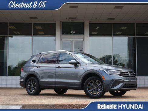 Used 2022 Volkswagen Tiguan SE FWD image 2
