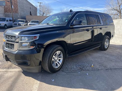 Used 2019 Chevrolet Suburban LT image 4