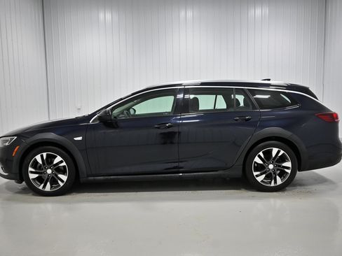 Used 2018 Buick Regal Essence w/ Driver Confidence Package #1 AWD/4WD image 24