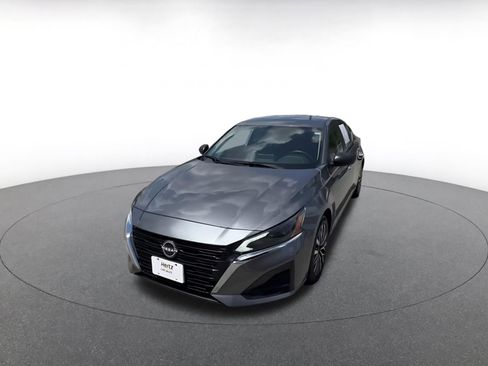Used 2025 Nissan Altima 2.5 SV FWD image 7