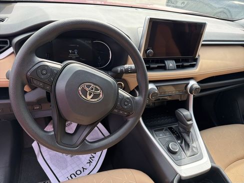 Used 2025 Toyota RAV4 XLE w/ Convenience Package image 11