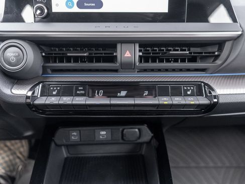 Used 2026 Toyota Prius XLE AWD/4WD image 27
