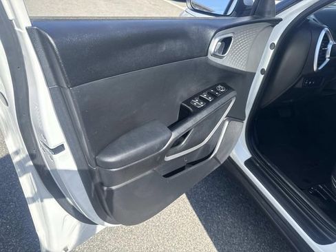 Used 2023 Kia Soul LX image 17