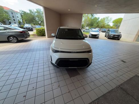 Used 2025 Kia Soul LX w/ LX Technology Package FWD image 16