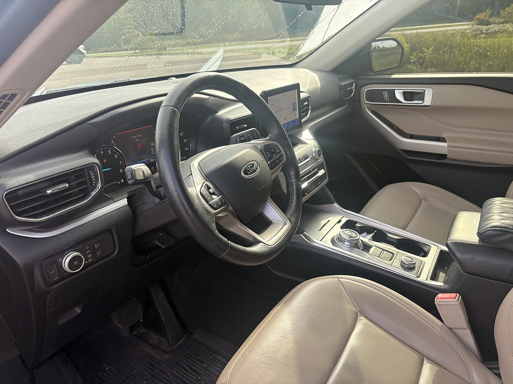 Used 2021 Ford Explorer XLT w/ Equipment Group 202A AWD/4WD image 30