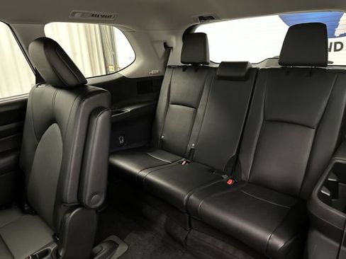 Used 2025 Toyota Grand Highlander AWD image 28