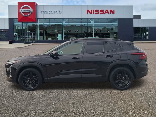 Used 2025 Chevrolet Trax ACTIV w/ Sunroof Package FWD image 4